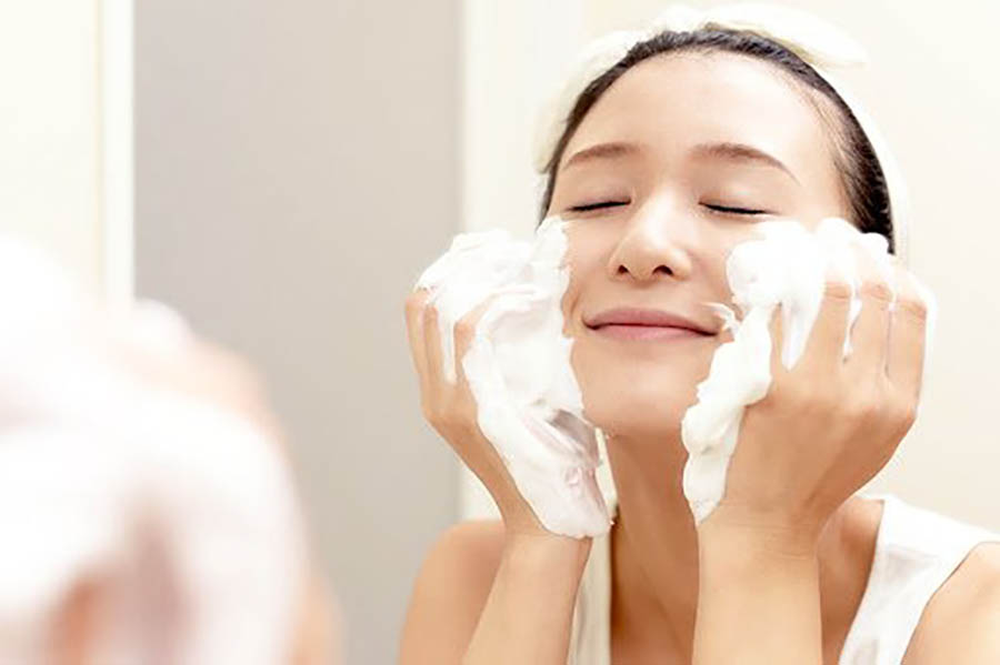 Rửa mặt sai cách: “Khởi nguồn” của mụn viêm trên da